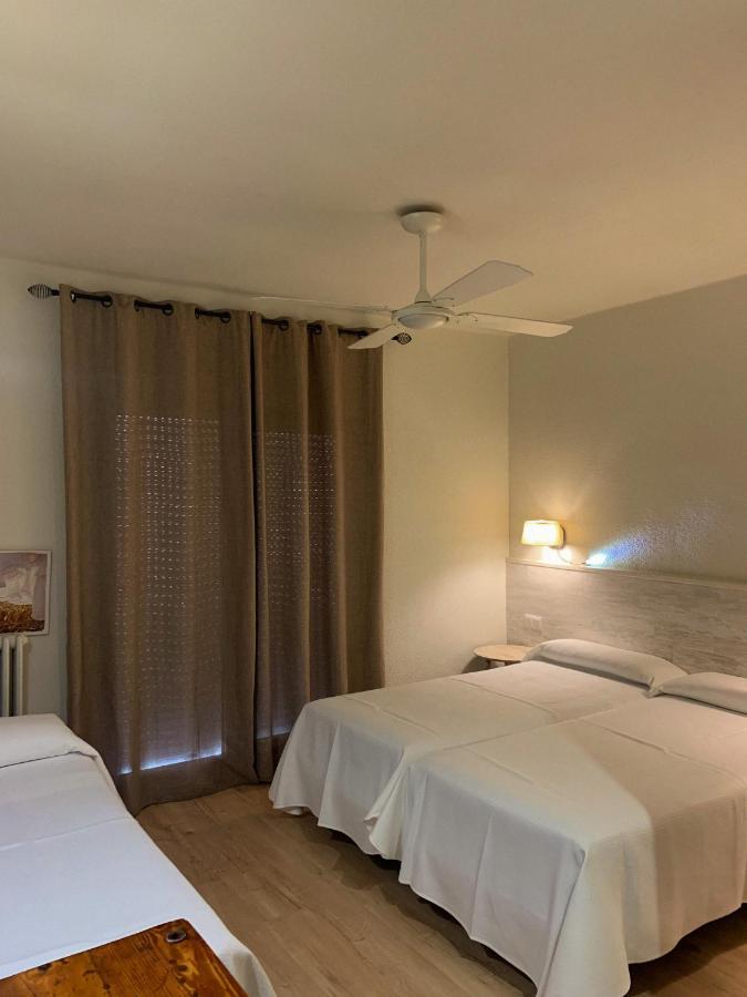 Hotel & Restaurant Figueres Parc Los Hostalets de Llers Kültér fotó