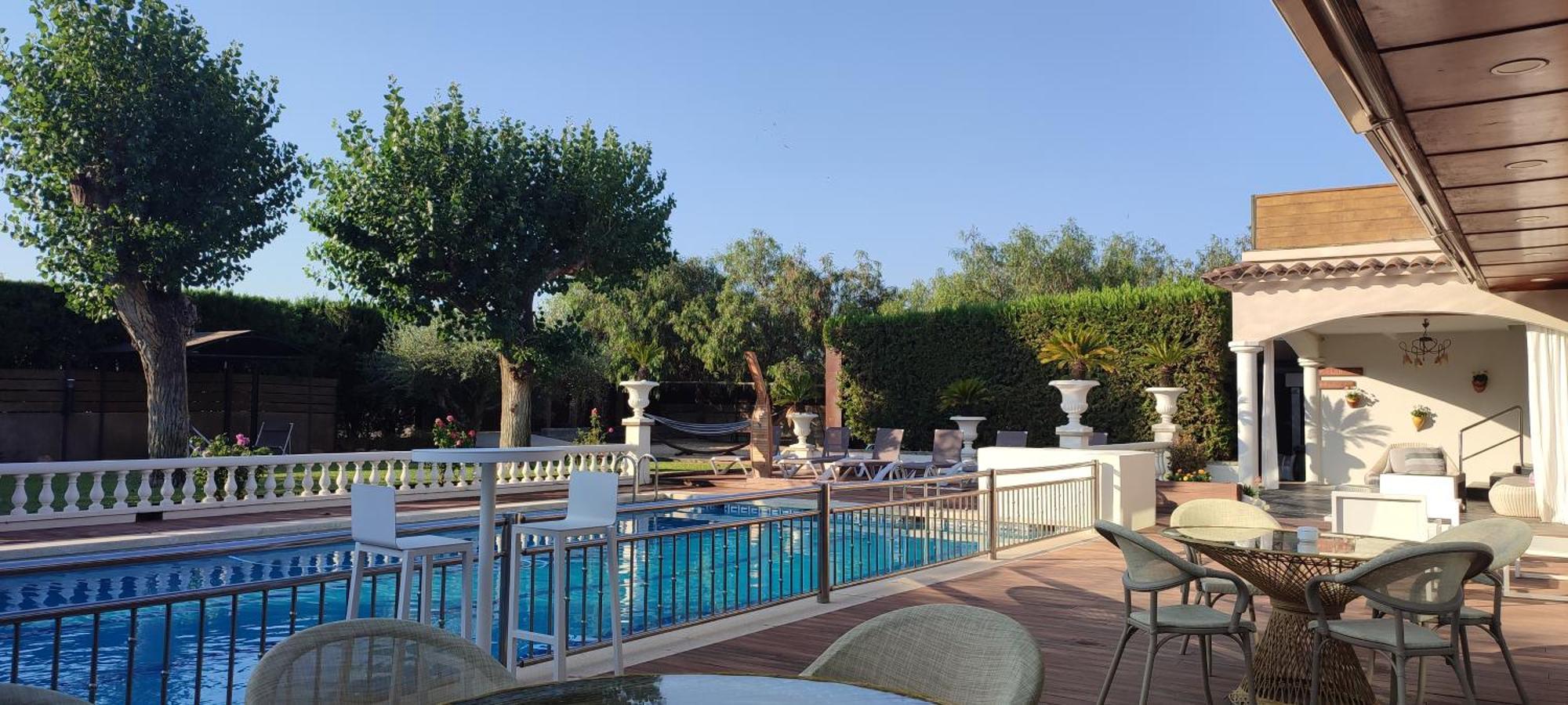 Hotel & Restaurant Figueres Parc Los Hostalets de Llers Kültér fotó