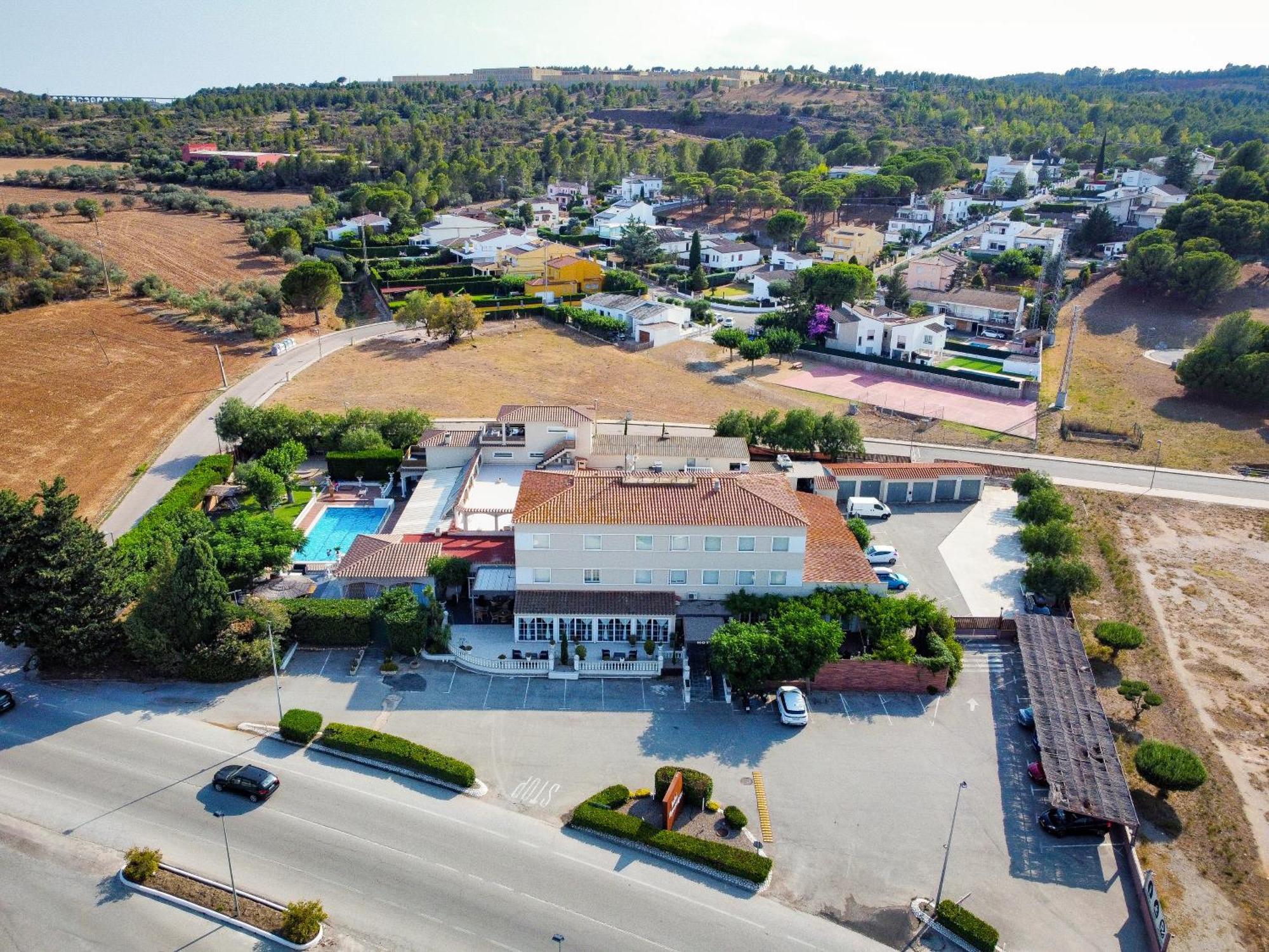 Hotel & Restaurant Figueres Parc Los Hostalets de Llers Kültér fotó