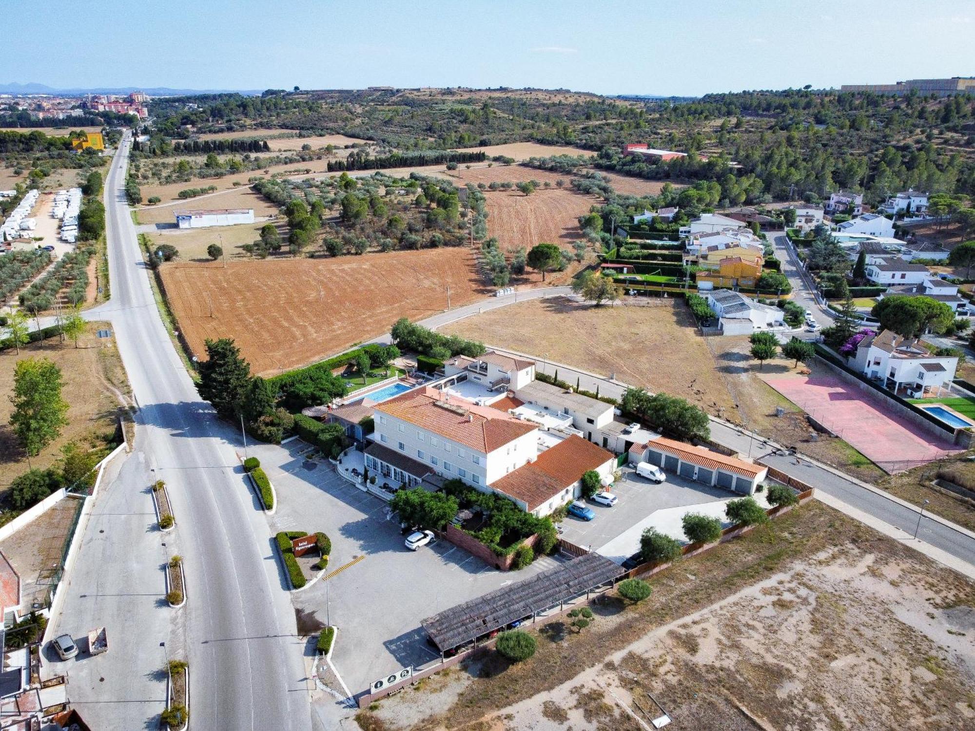 Hotel & Restaurant Figueres Parc Los Hostalets de Llers Kültér fotó