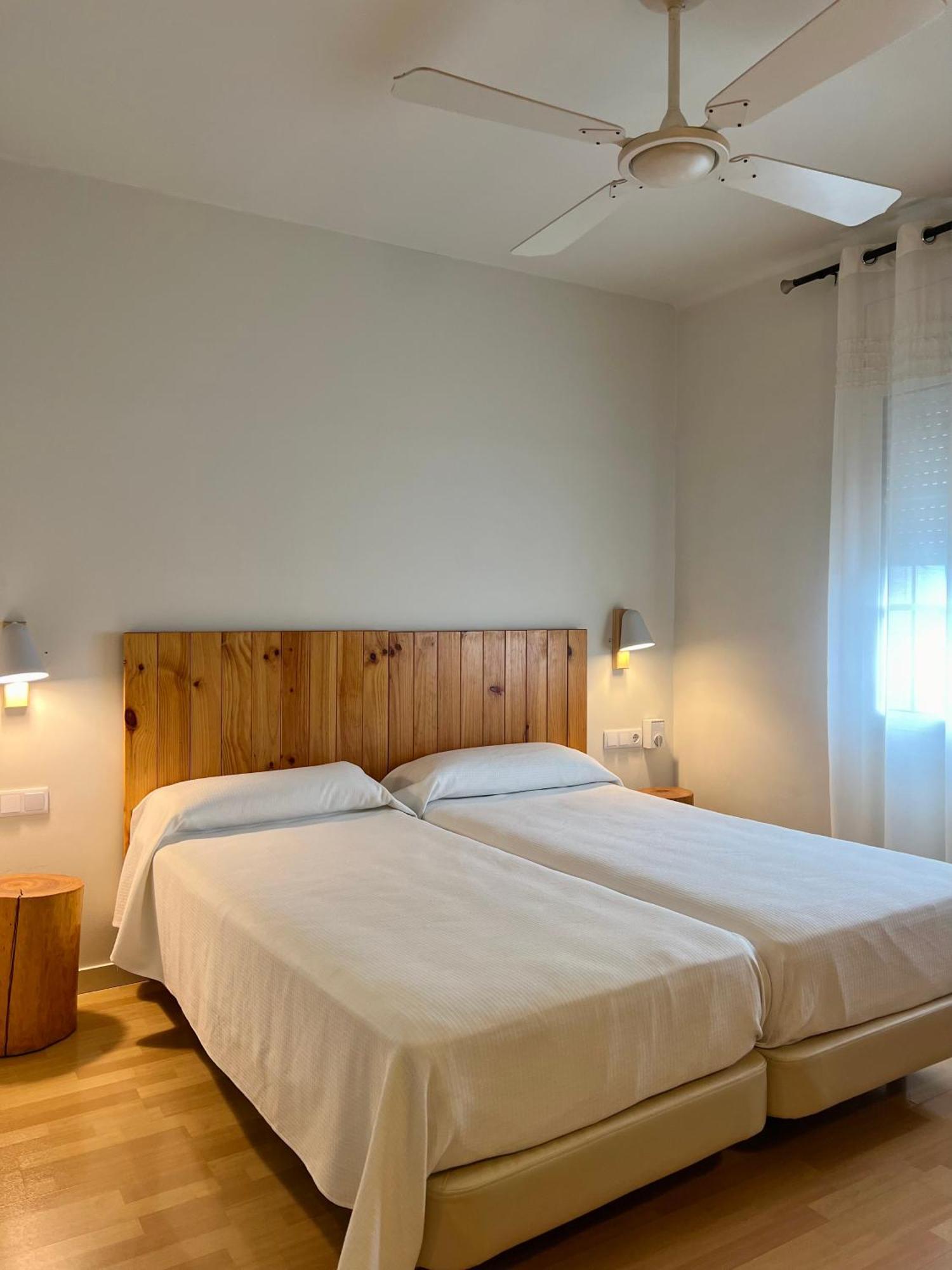 Hotel & Restaurant Figueres Parc Los Hostalets de Llers Kültér fotó