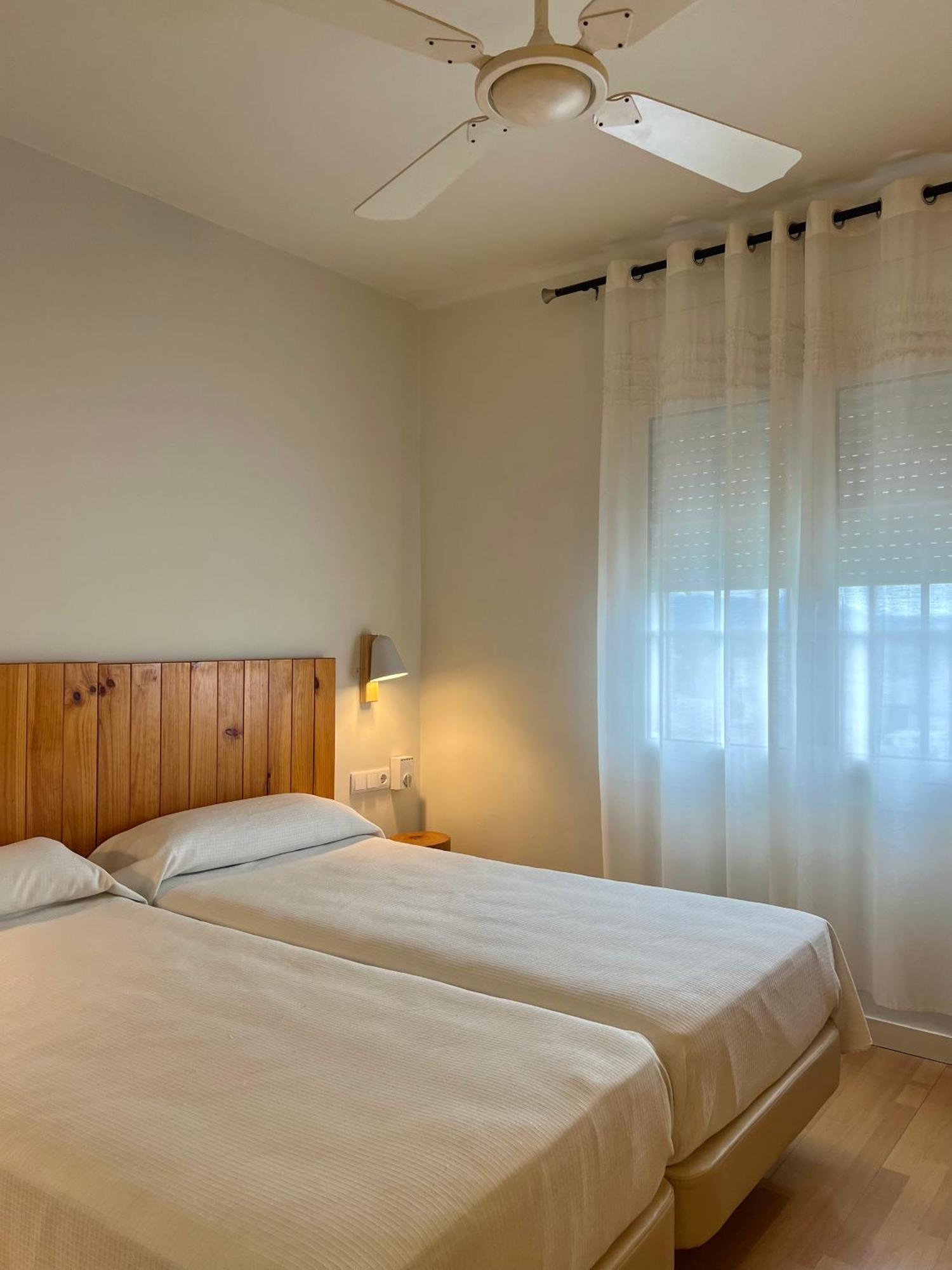 Hotel & Restaurant Figueres Parc Los Hostalets de Llers Kültér fotó
