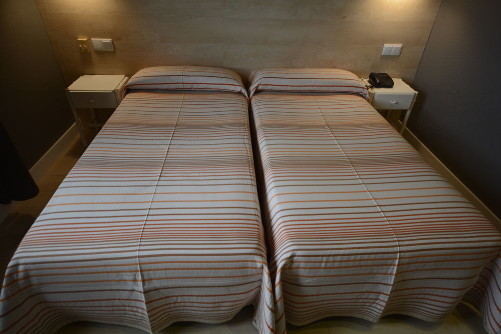 Hotel & Restaurant Figueres Parc Los Hostalets de Llers Kültér fotó