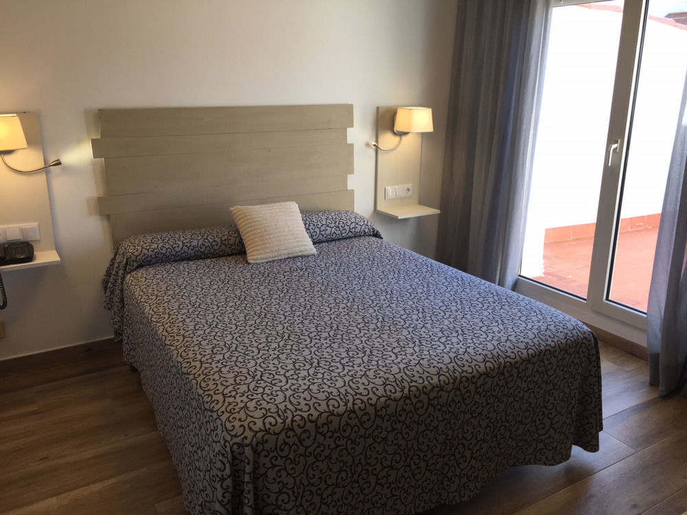 Hotel & Restaurant Figueres Parc Los Hostalets de Llers Kültér fotó